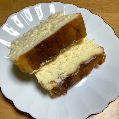 手軽に本格的なチーズケーキが出来ました。濃厚で美味しかったです。
リピします(๑╹︎ڡ╹︎๑)！！